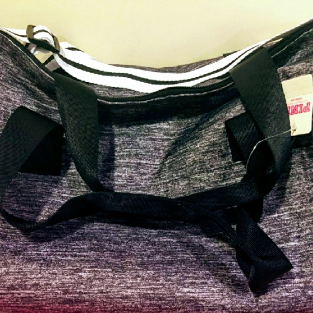 🆕PINK VS* PINK LOGO DUFFLE BAG - Picture 2 of 4
